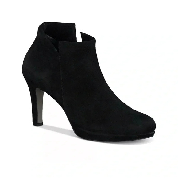 Paul Green
Women's Suave Notched High Heel
Booties size 6 - Picture 1 of 9